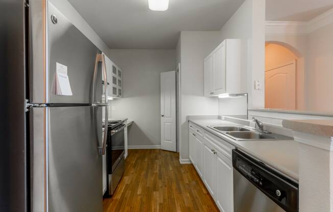 Kitchen appliances at Wynnewood Farms Apartments, Overland Park