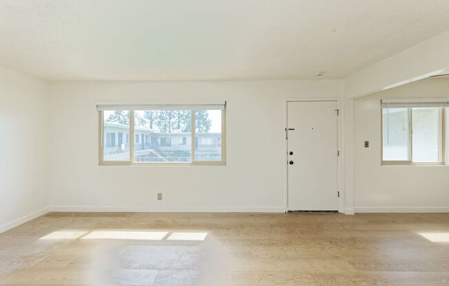 2 beds, 1 bath, 800 sqft, $2,450, Unit 10