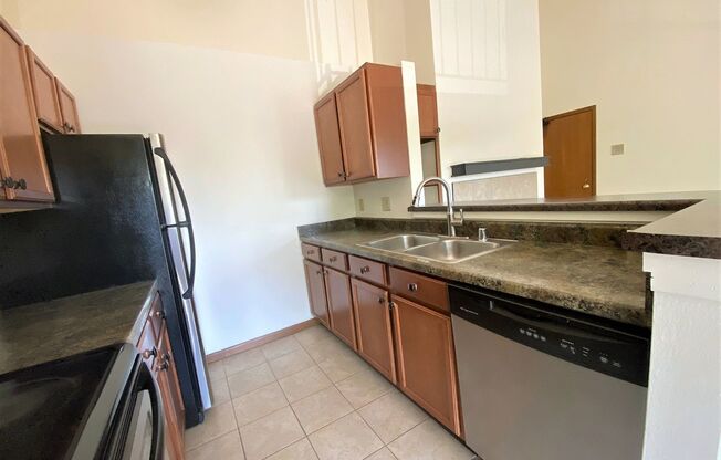2 beds, 2 baths, 950 sqft, $1,825, Unit 7657CC