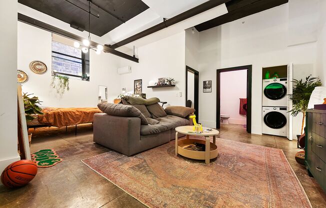 1 bed, 1 bath, 400 sqft, $1,350, Unit Schwab Industrial-001