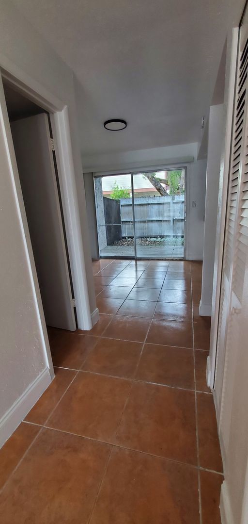 Spacious 2 bedroom near the Mall at Millenia