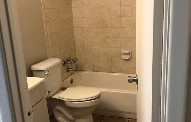 1 bed, 1 bath, 700 sqft, $595