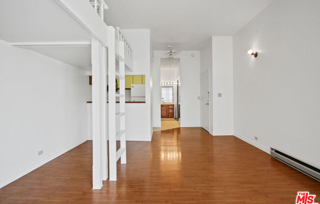 Studio, 1 bath, 388 sqft, $2,200, Unit 522