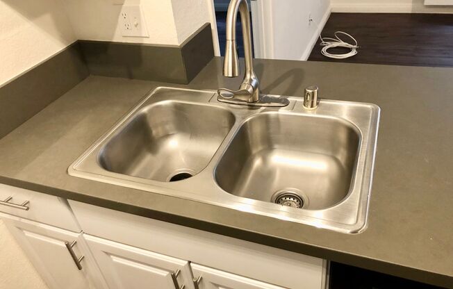 2 beds, 2 baths, 975 sqft, $2,395, Unit 120