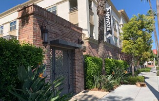 421 S ANAHEIM BLVD