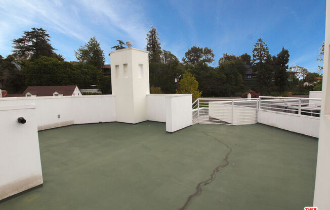 269 N Bundy Dr