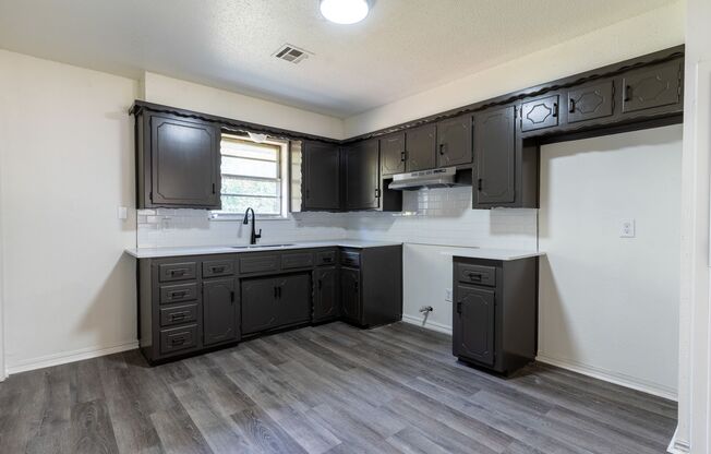 4 beds, 1 bath, $1,450