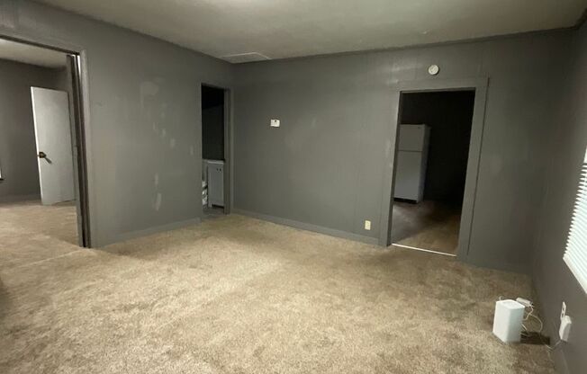 3 beds, 1 bath, $900