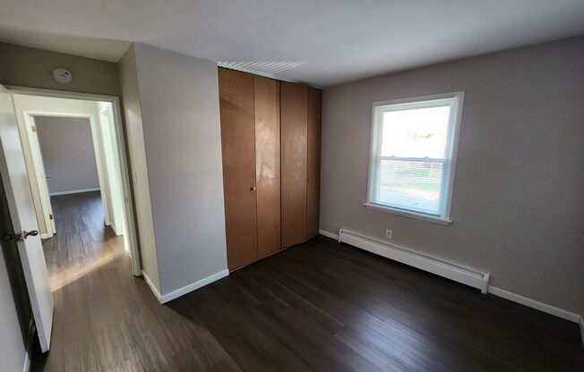 2 beds, 1 bath, $850, Unit Apt 7