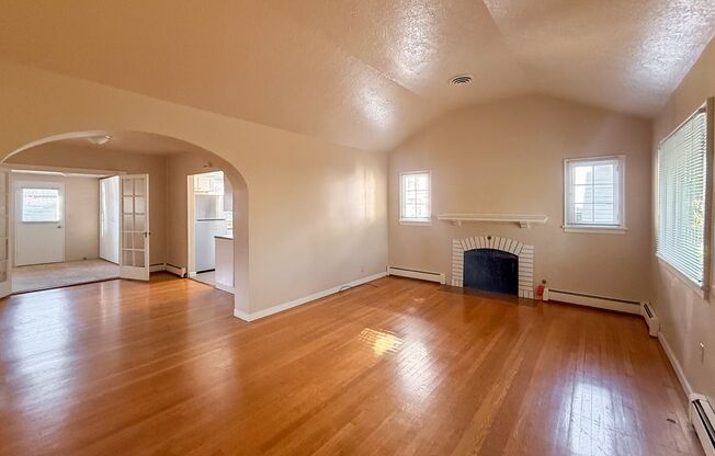 Charming Single Level SE Salem Home ~ High 1945