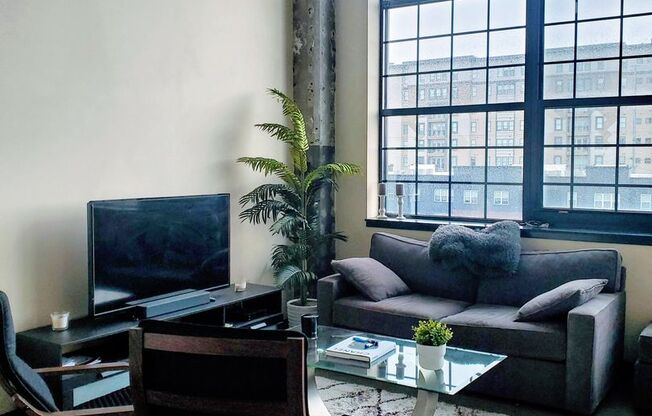 1 bed, 1 bath, 694 sqft, $1,275, Unit 301