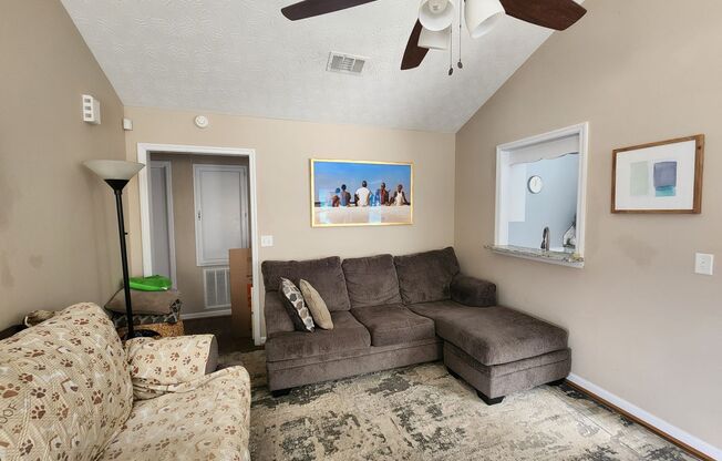 3 beds, 2 baths, $1,275, Unit Suite 304