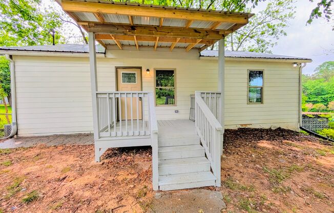 Newly Renovated | Upstairs Duplex | Minutes from Downtown Gainesville