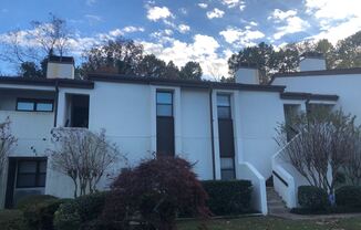 301 Kings Row Dr. Apt 404