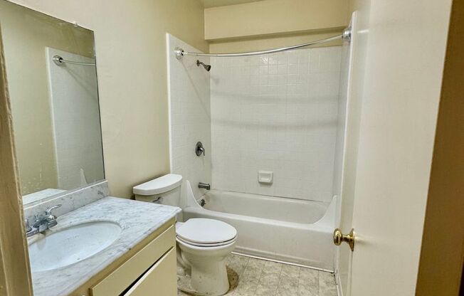 Studio, 1 bath, 400 sqft, $1,525, Unit 41