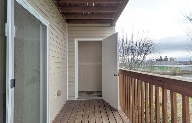 2 beds, 2 baths, 994 sqft, $1,575, Unit E302