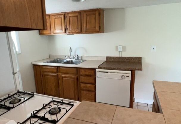 1 bed, 1 bath, 750 sqft, $550, Unit Apt. 1