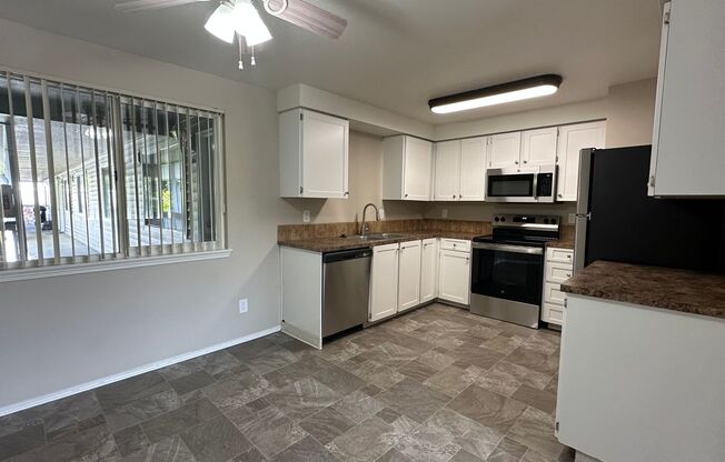 3 beds, 1 bath, 1,040 sqft, $1,525, Unit 66