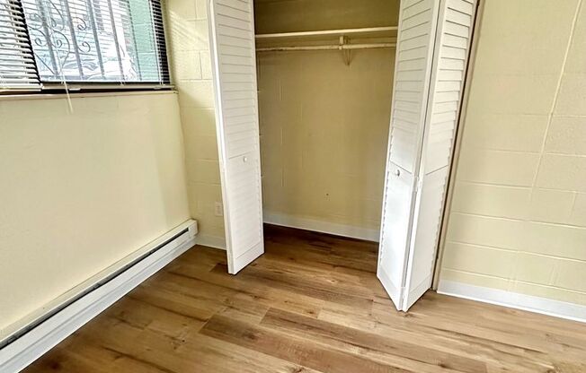 Studio, 1 bath, 302 sqft, $1,100, Unit 109