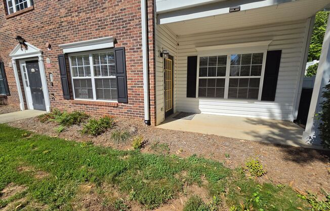 Charming 2 Bed/2 Bath Main Floor Condo - Close to Downtown Cornelius - Spacious Kitchen - Washer/Dryer Included - Community Pool - Sidewalks