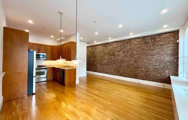 229 W 116 ST