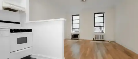 241 E 46 ST