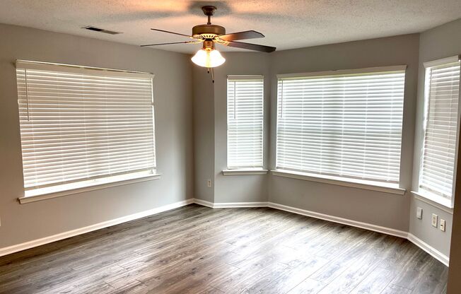 Welcome to this stunning 2-bedroom, 1-bathroom corner townhome located in the vibrant city of Atlanta, GA.