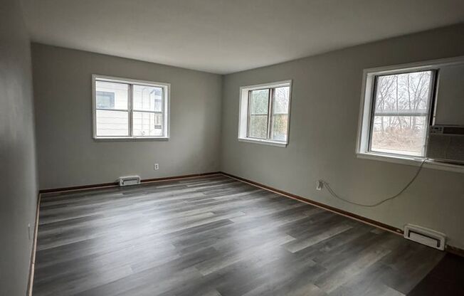 1 bed, 1 bath, $1,000, Unit 18335 1S