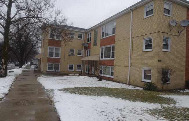 7256 W BELMONT AVE