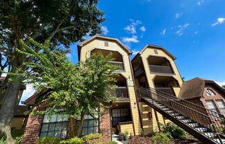 Lovely 2/2 Spacious Condo in the Highly Desired Lakewood Park - Altamonte Springs!