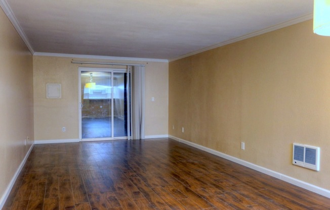 Condo for Rent in Bellevue Area!