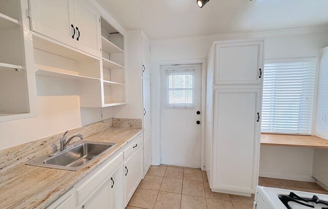 2 beds, 1 bath, 700 sqft, $2,995, Unit 4748
