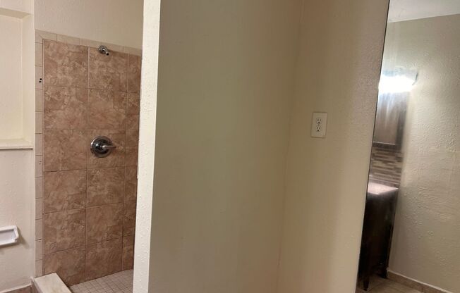 North Hyde Park 2 bedroom 2 bath