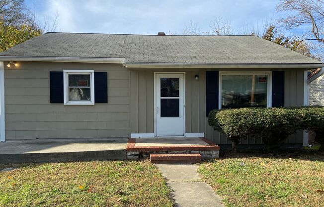 2 Bedroom, 1 Bathroom House in Reidsville!