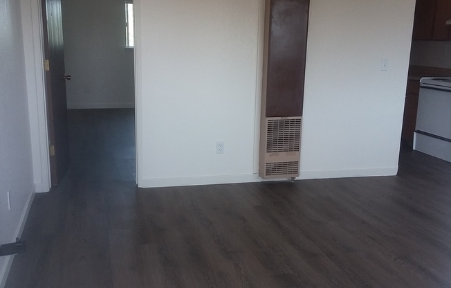 1 bed, 1 bath, 450 sqft, $975, Unit 415 Reno D*