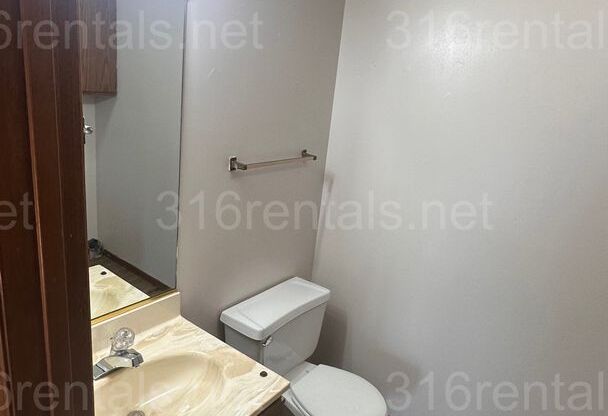 $895 - 2 bed 1.5 bath - Recently Remodeled Condo