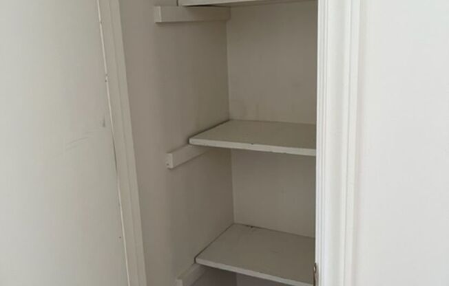 2 beds, 1 bath, 940 sqft, $1,125, Unit 171J