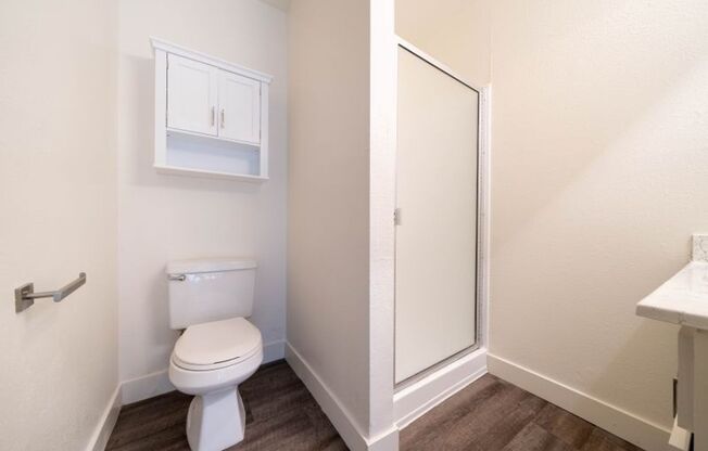 3 beds, 2 baths, 1,200 sqft, $2,900, Unit 633-35