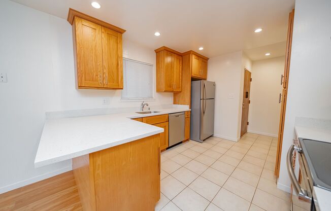 2 beds, 1 bath, $2,350, Unit B