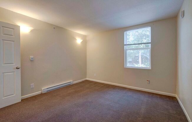 4 beds, 2 baths, 1,300 sqft, $5,200, Unit 203