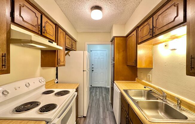 2 beds, 1 bath, 977 sqft, $995