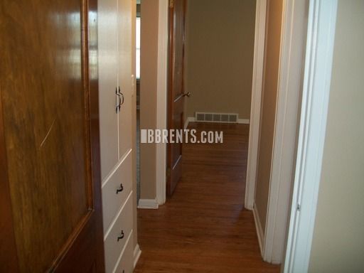 2 beds, 1 bath, $1,050