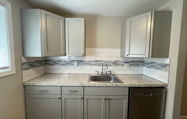 2 beds, 1 bath, 907 sqft, $1,300, Unit 1893D