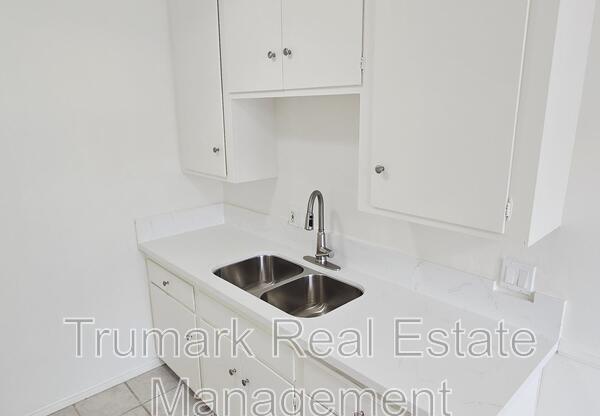 337 E TUJUNGA AVE