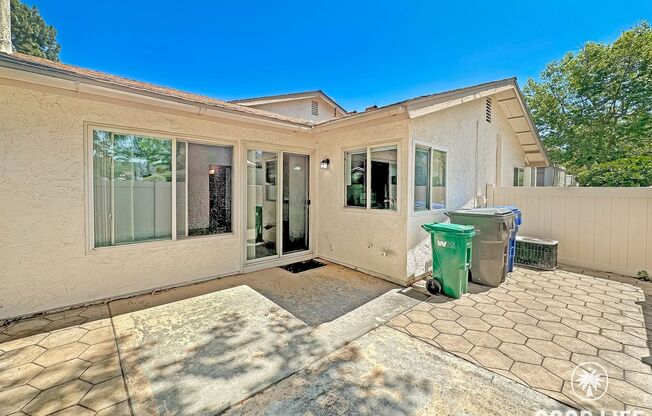 2B/2BA in the Westwood Community of Rancho Bernardo featuring Air Conditioning and 2-car detached garage