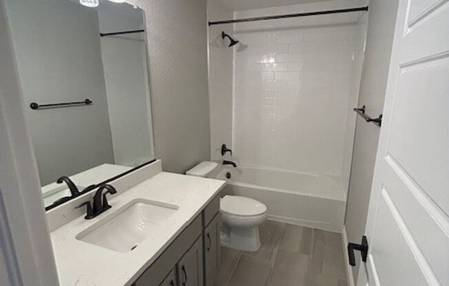 Newer! 2 Bed / 2.5 Bath Townhome Commerce City CO