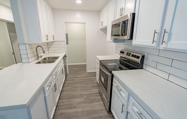 1 bed, 1 bath, 695 sqft, $1,998, Unit 216