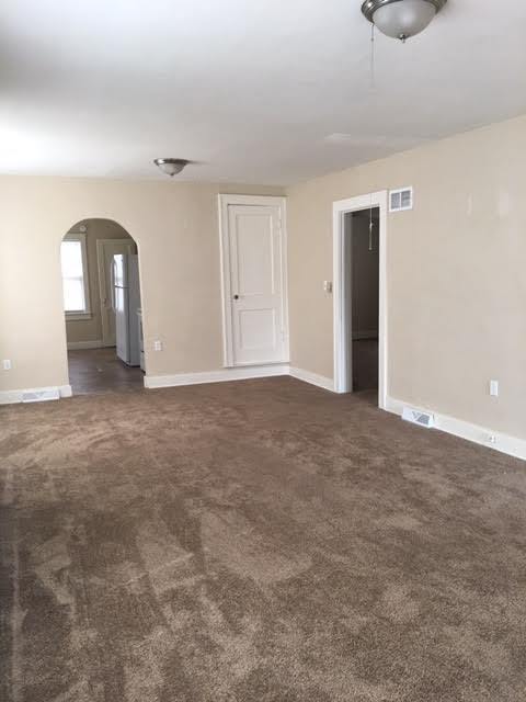 2 beds, 1 bath, $1,045