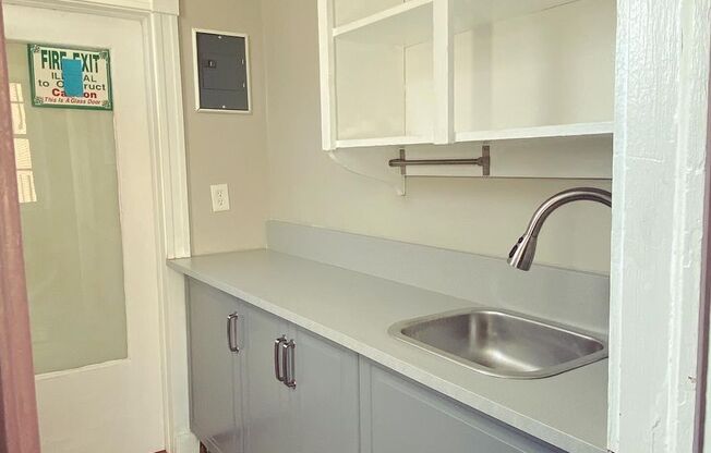 Studio, 1 bath, 324 sqft, $1,125, Unit E