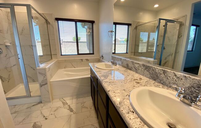 $2,650 Leonard & Barstow, 4 Beds - Lindsay Lane, Clovis / SOLAR!